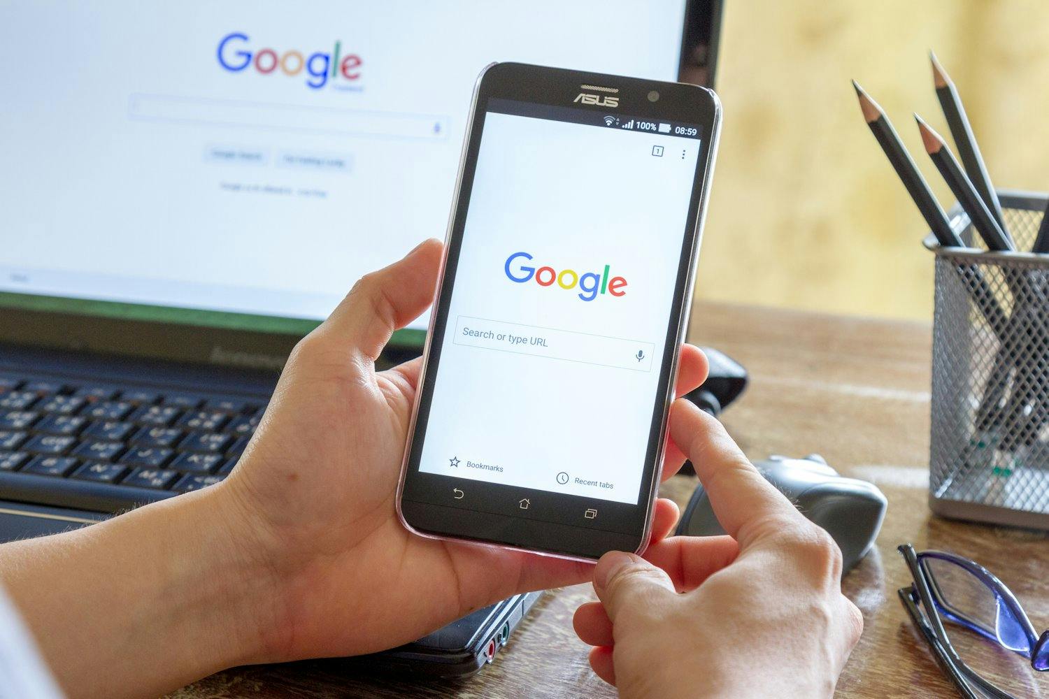 Salasanat: Chrome-selain pystyy muistamaan tallennetut salasanasi ja ehdottamaan niitä tietokoneella ja puhelimella.